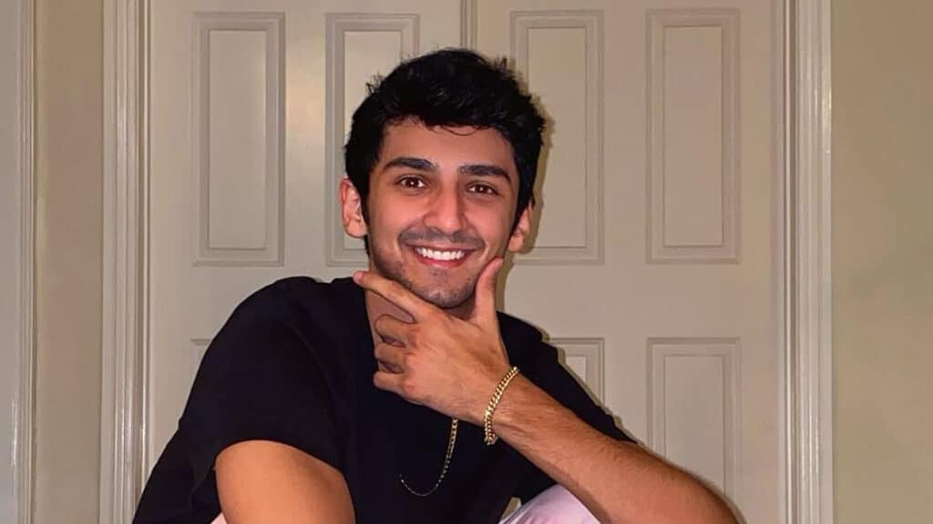 Twitch Streamer Classify Suspended in The Middle of The Stream