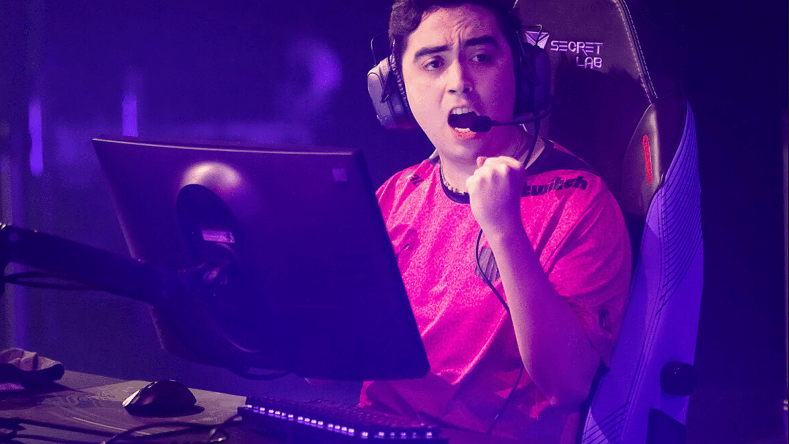 Mazino playing Valorant