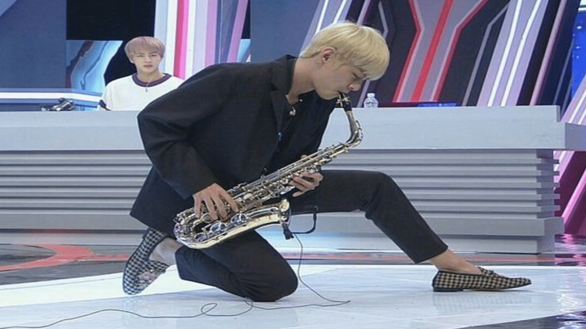 V playing Saxophone
